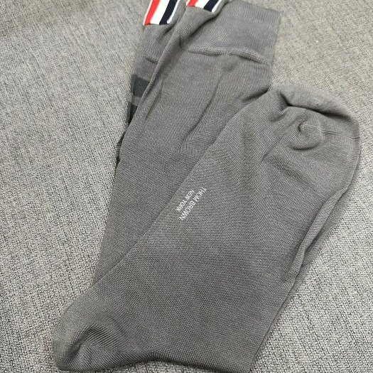 💎Han's house精品服飾💎 Thom Browne TB 4槓 中筒襪子 英國製 現貨 原價6000-2