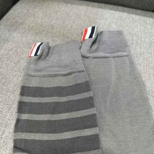 💎Han's house精品服飾💎 Thom Browne TB 4槓 中筒襪子 英國製 現貨 原價6000-3