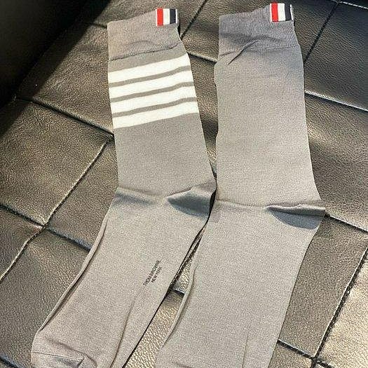 💎Han's house精品服飾💎 Thom Browne TB 4槓 中筒襪子 英國製 現貨 原價6000-0