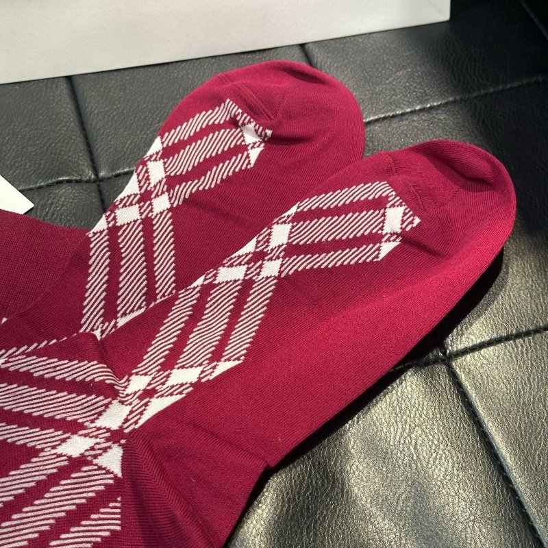 💎Han's house精品服飾💎burberry TB 格紋 戰馬 襪子 義大利製 現貨L-2