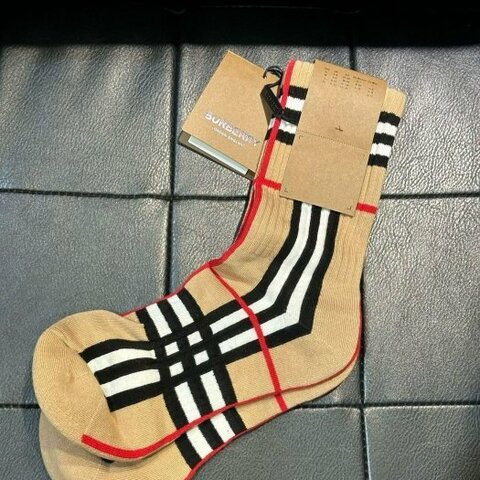 💎Han's house精品服飾💎burberry TB 格紋 襪子 現貨M
