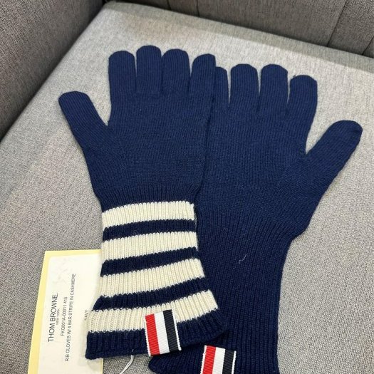 💎Han's house精品服飾💎Thom Browne TB 4槓 羊毛 手套 義大利製 現貨 原價13600-0