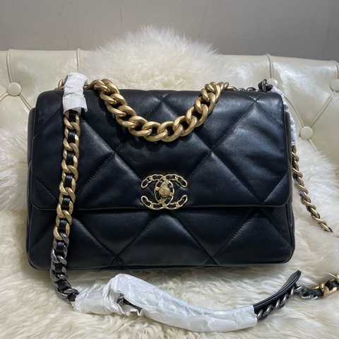 Chanel 19 Small 黑色晶片