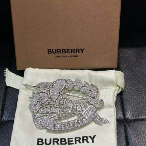 💎Han's house精品服飾💎BURBERRY 手工鑲嵌水晶 戰馬 騎士 別針 胸針