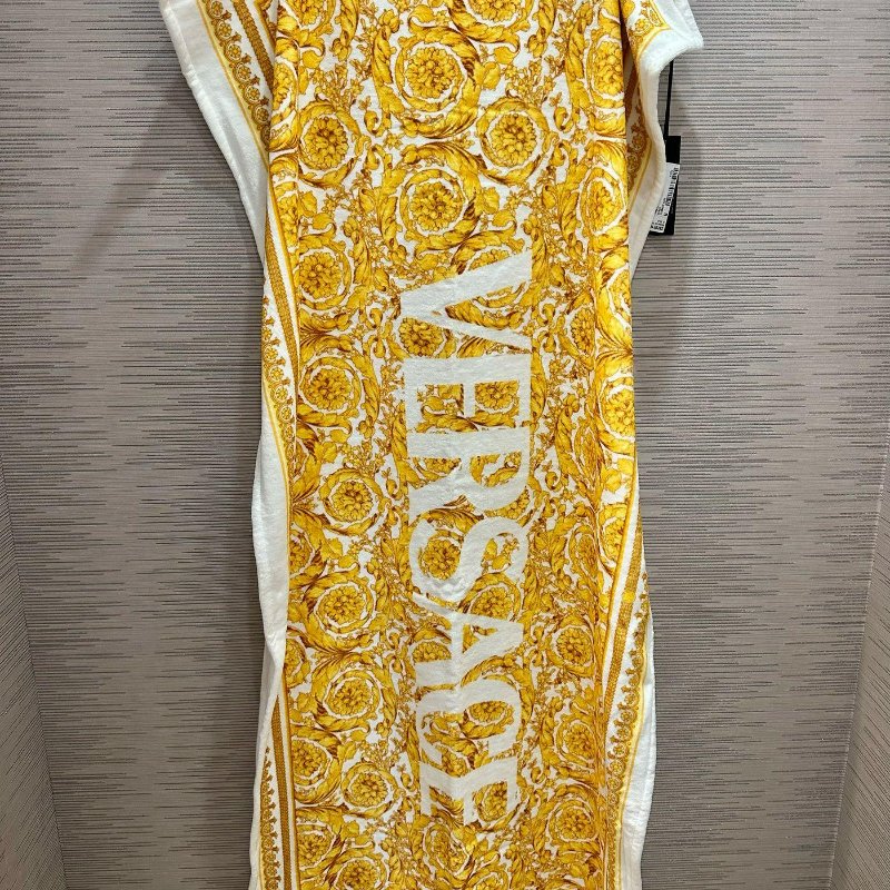 💎Han's house精品服飾💎 VERSACE 凡賽斯 女神頭 頂級黑牌  浴巾 沙灘巾146X48CM-0
