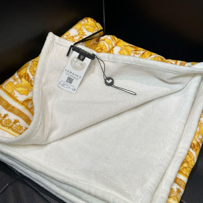 💎Han's house精品服飾💎 VERSACE 凡賽斯 女神頭 頂級黑牌  浴巾 沙灘巾146X48CM-2