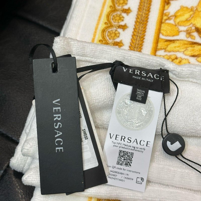 💎Han's house精品服飾💎 VERSACE 凡賽斯 女神頭 頂級黑牌  浴巾 沙灘巾146X48CM-3