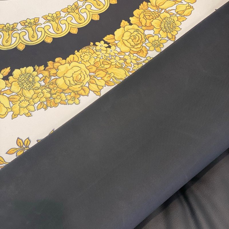 💎Han's house精品服飾💎VERSACE 凡賽斯 女神頭 頂級黑牌 地店 瑜伽墊 183X83 CM 現貨 原價15000-4