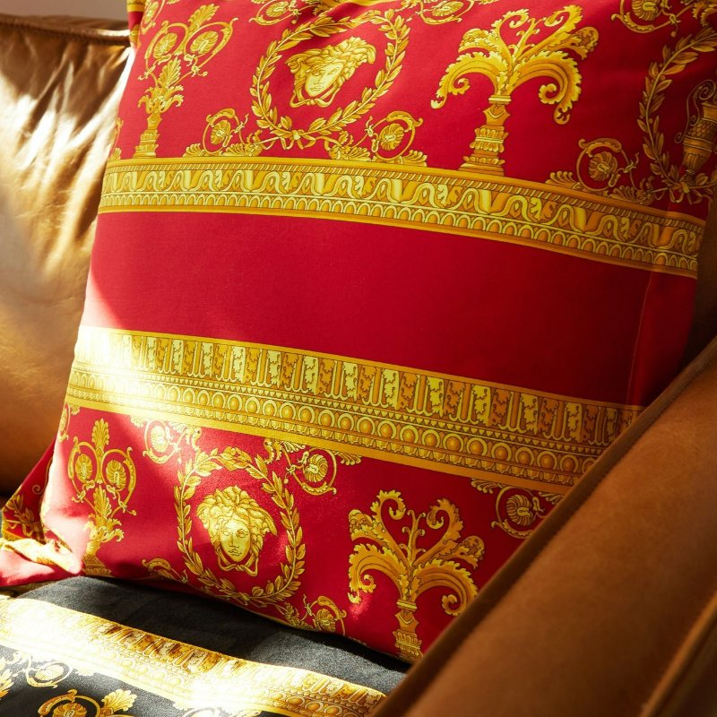 💎Han's house精品服飾💎VERSACE 凡賽斯 LOGO 女王頭 雙面色 枕頭 抱枕 德國製造-4