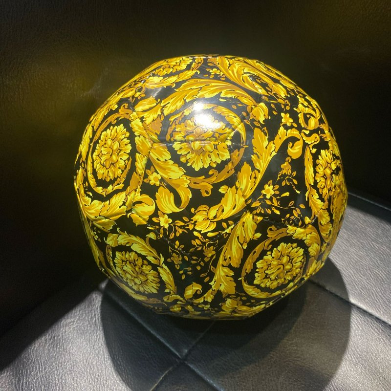 💎Han's house精品服飾💎VERSACE 凡賽斯 女神頭 頂級黑牌 巴洛克 足球 20CM 現貨 原價8000-0
