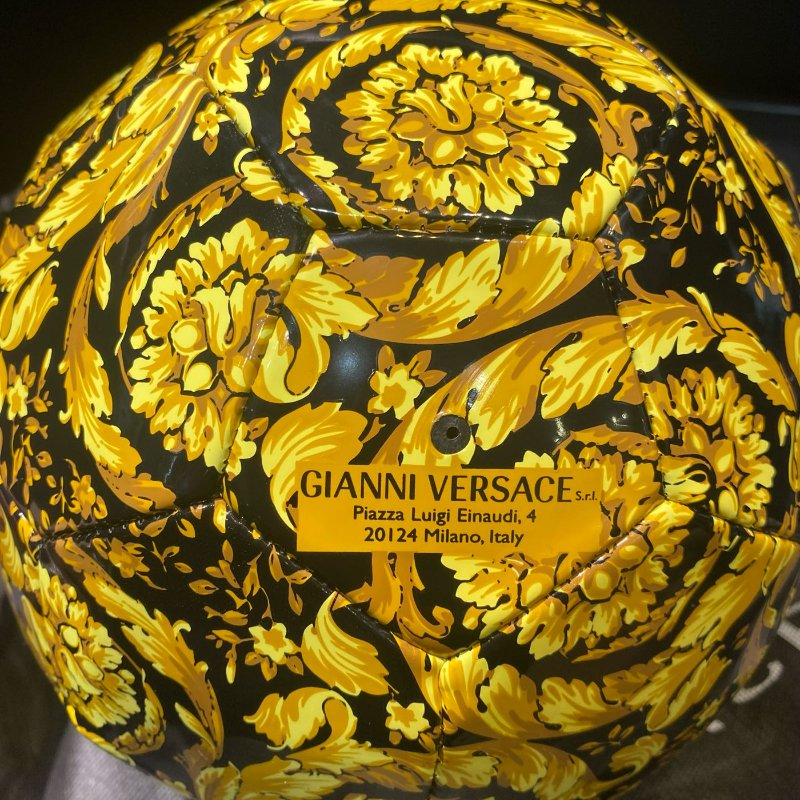 💎Han's house精品服飾💎VERSACE 凡賽斯 女神頭 頂級黑牌 巴洛克 足球 20CM 現貨 原價8000-3