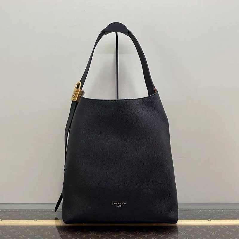 LV low key hobo 黑色中號  9新配件塵袋-1