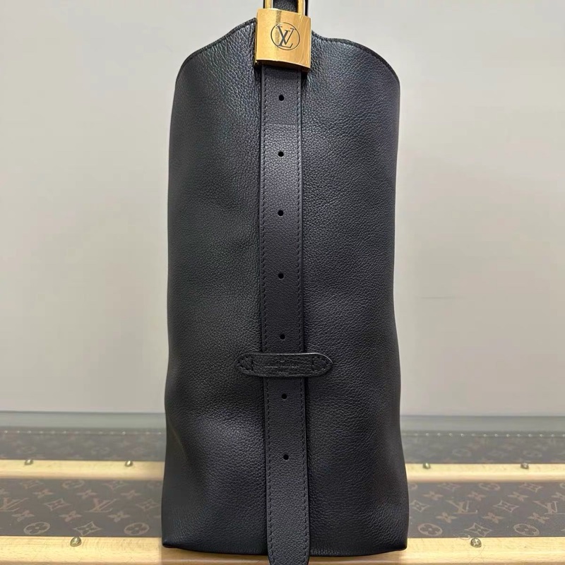 LV low key hobo 黑色中號  9新配件塵袋-3