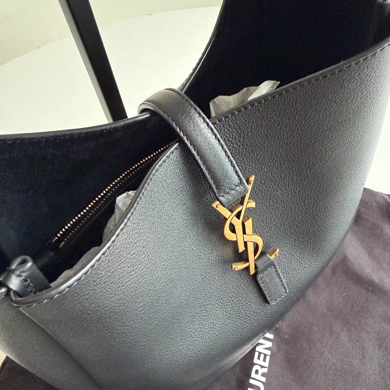 SAINT LAURENT HOBO小號黑色牛皮金扣肩背包 （包況佳）-3
