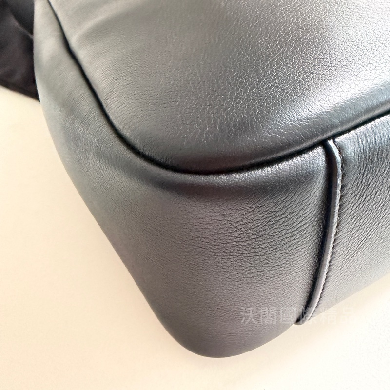 SAINT LAURENT HOBO小號黑色牛皮金扣肩背包 （包況佳）-7