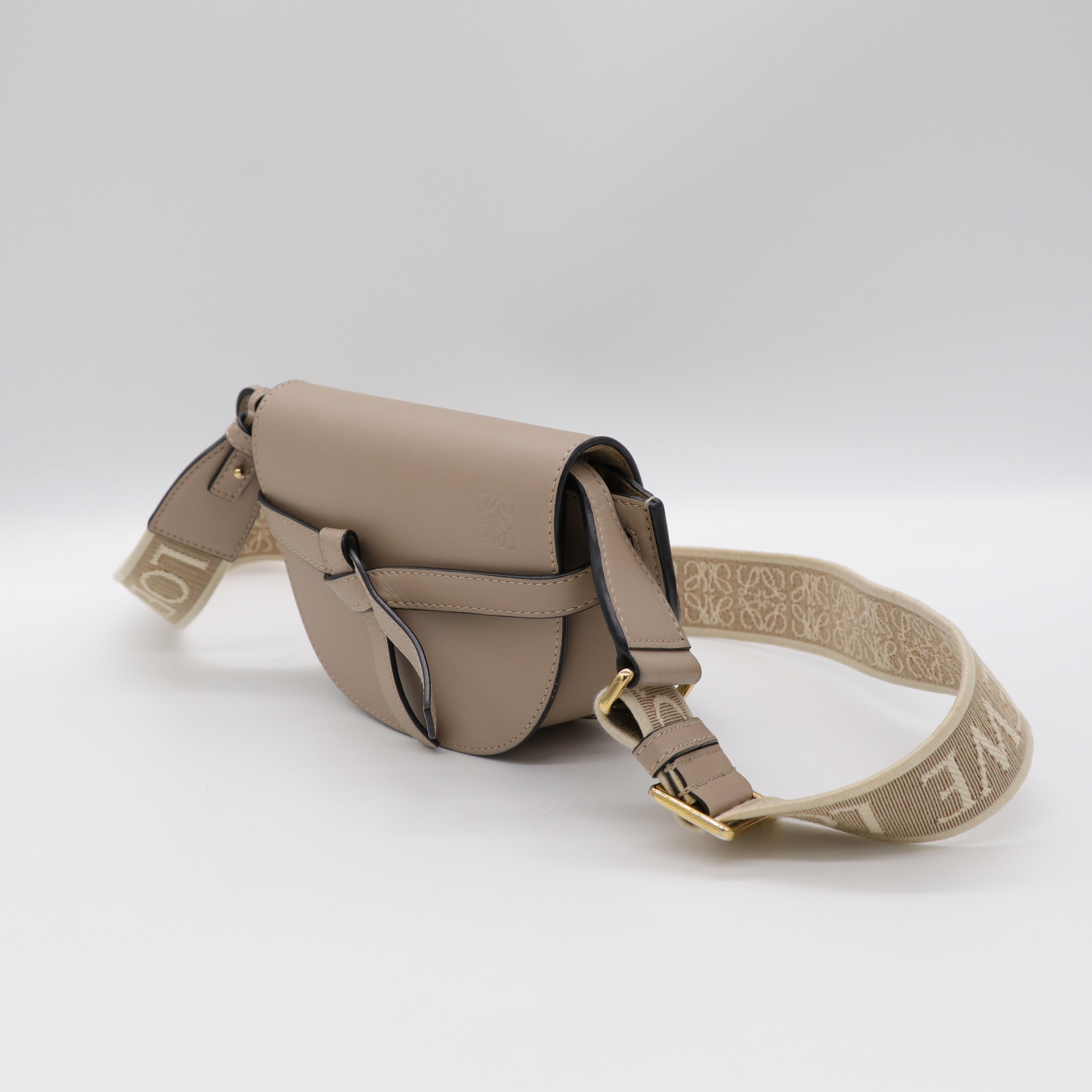 Loewe 羅威 Mini Gate 燕麥色 牛皮 斜挎包 單肩包-2