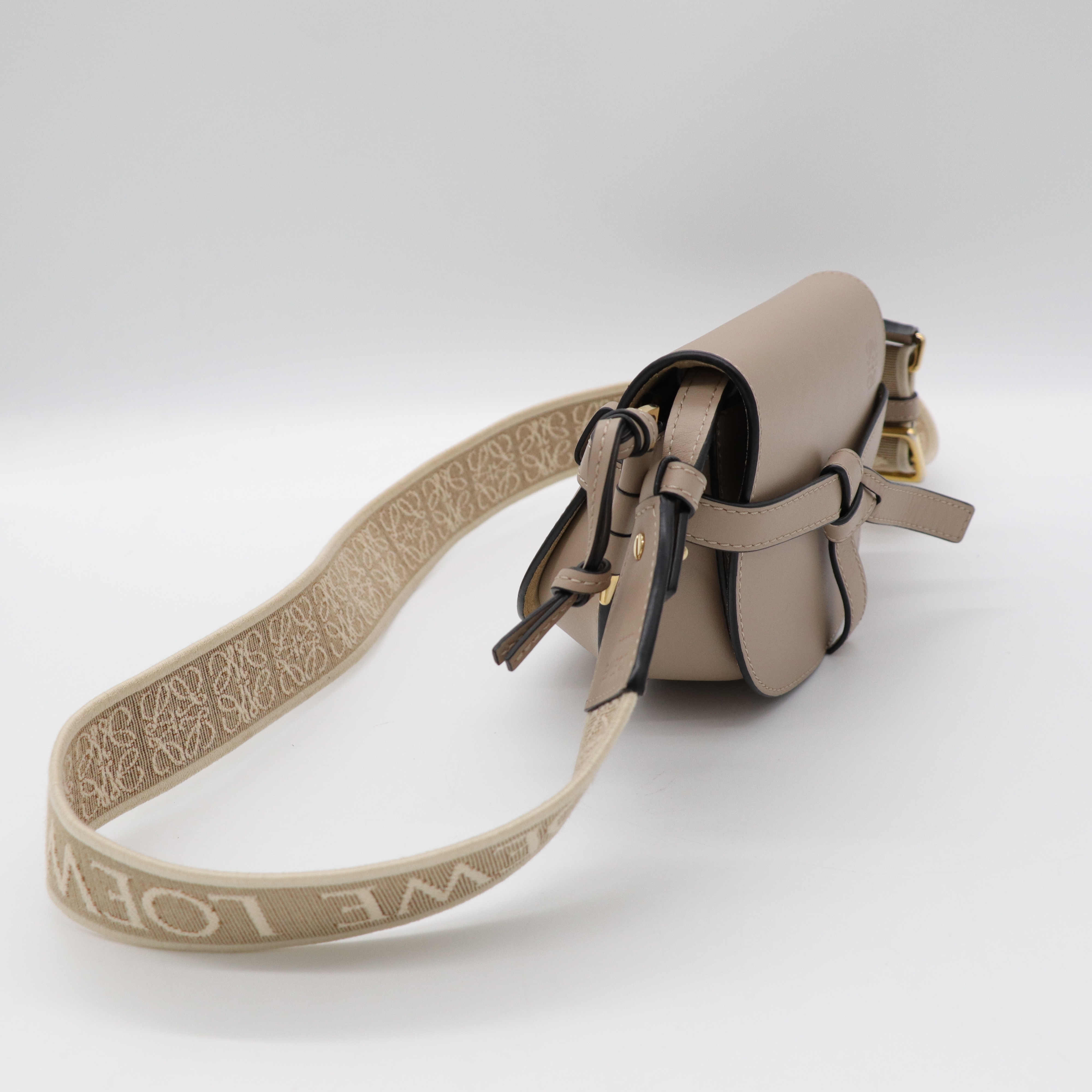 Loewe 羅威 Mini Gate 燕麥色 牛皮 斜挎包 單肩包-3