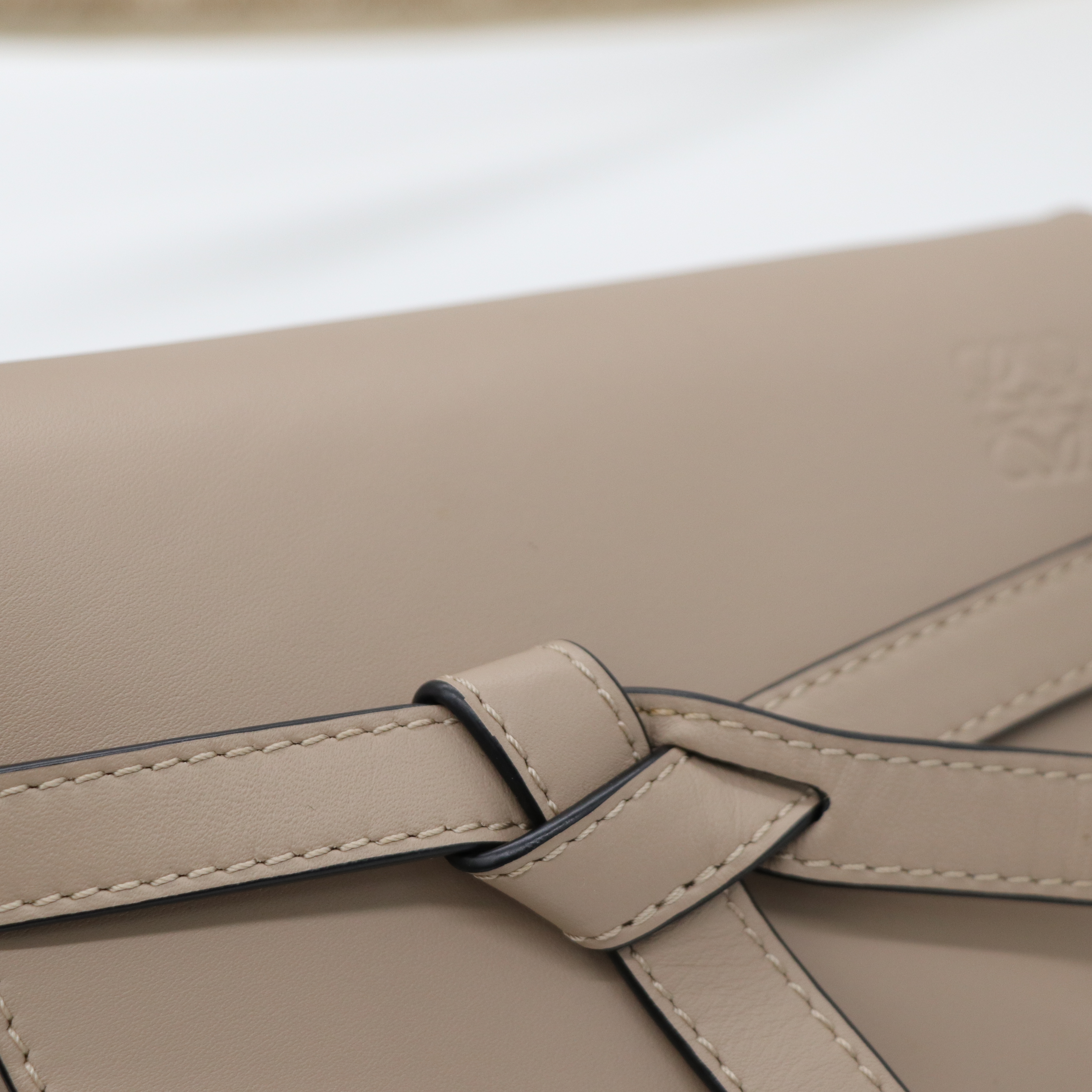 Loewe 羅威 Mini Gate 燕麥色 牛皮 斜挎包 單肩包-11