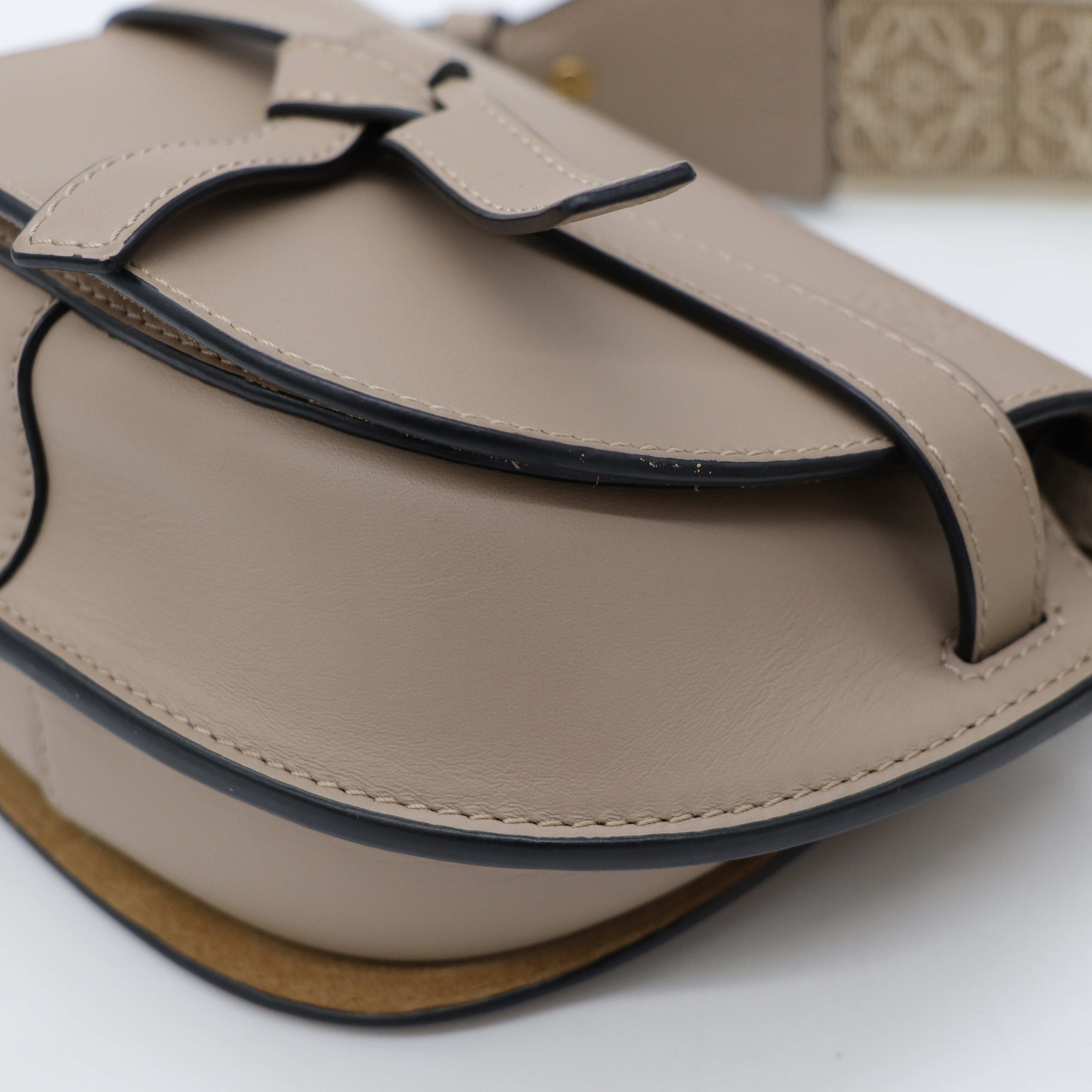 Loewe 羅威 Mini Gate 燕麥色 牛皮 斜挎包 單肩包-12