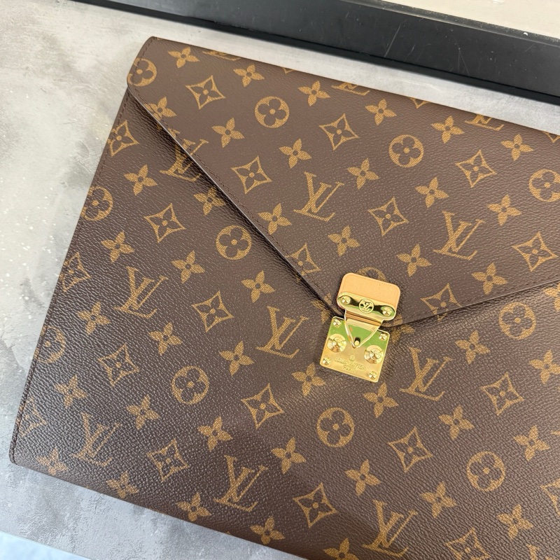 LV 路易威登 電腦手拿包 公文包 手拿包 裝電腦好看又實用-3