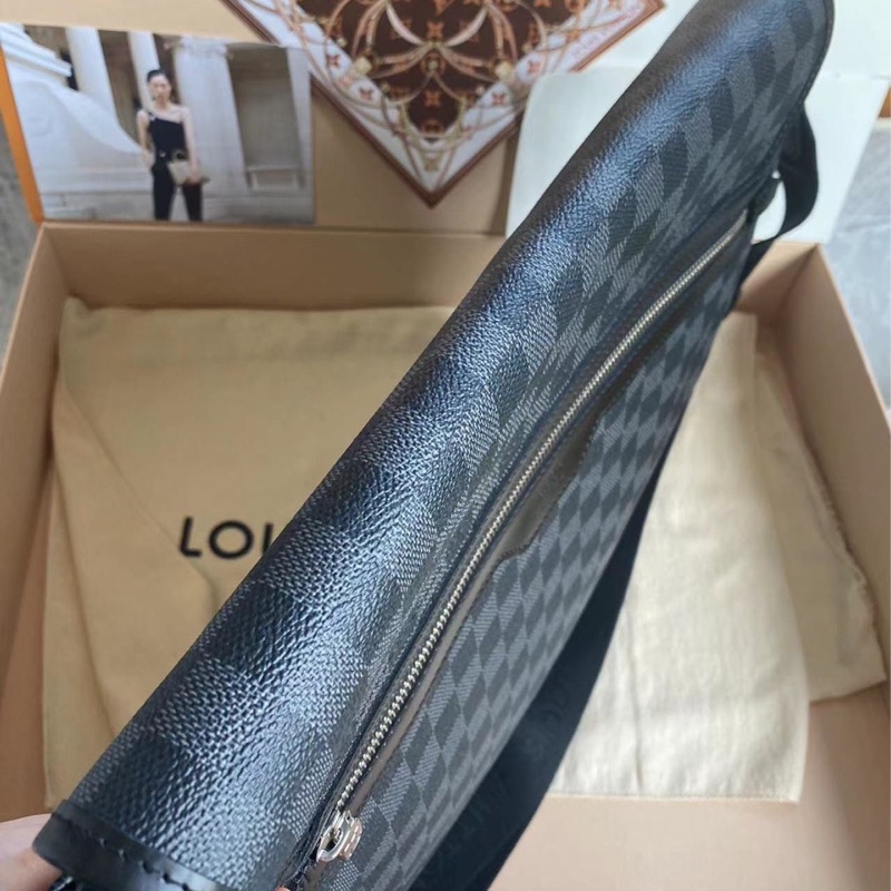 LV路易威登黑棋盤郵差包翻蓋包格子公文包斜挎包 翻蓋包容量大可做電腦包 小號 肩帶可調節-3