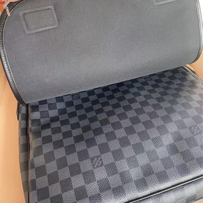 LV路易威登黑棋盤郵差包翻蓋包格子公文包斜挎包 翻蓋包容量大可做電腦包 小號 肩帶可調節-5