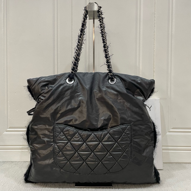 96新❤️Chanel香奈兒 黑銀羽絨tote大logo垃圾袋單肩包托特包 非常時髦-1