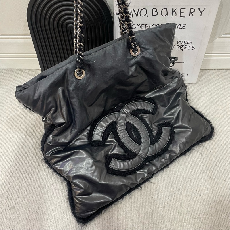 96新❤️Chanel香奈兒 黑銀羽絨tote大logo垃圾袋單肩包托特包 非常時髦-6