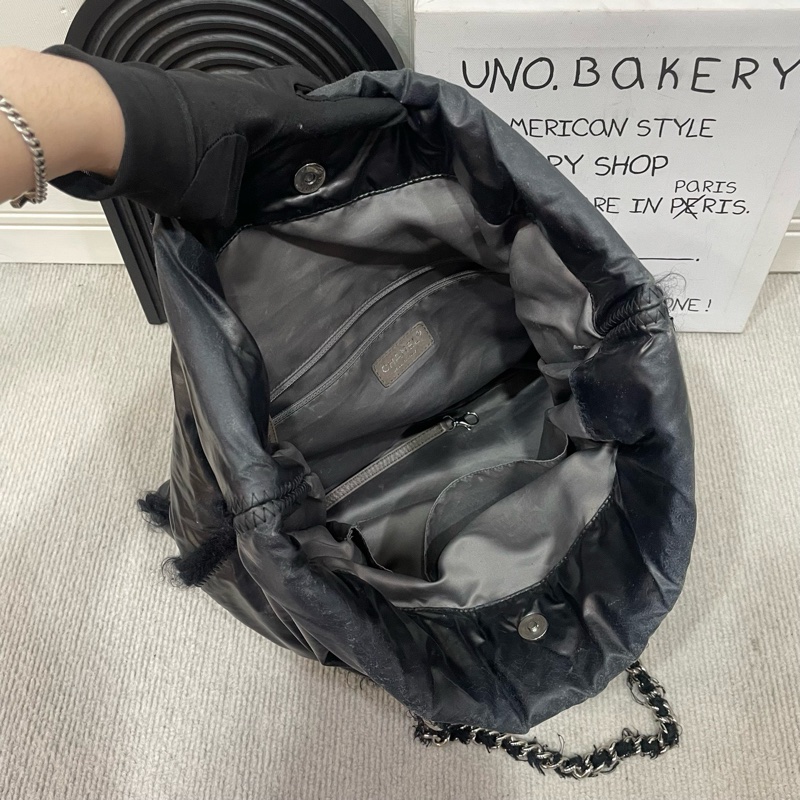 96新❤️Chanel香奈兒 黑銀羽絨tote大logo垃圾袋單肩包托特包 非常時髦-7