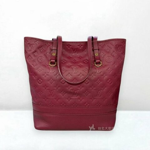 A13186-LV Citadine 紫紅色牛皮壓紋金釦直立肩背托特包 M94049