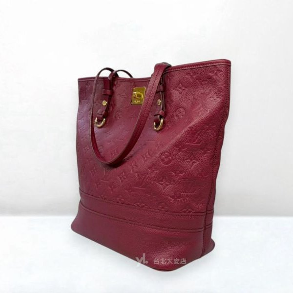 A13186-LV Citadine 紫紅色牛皮壓紋金釦直立肩背托特包 M94049-1