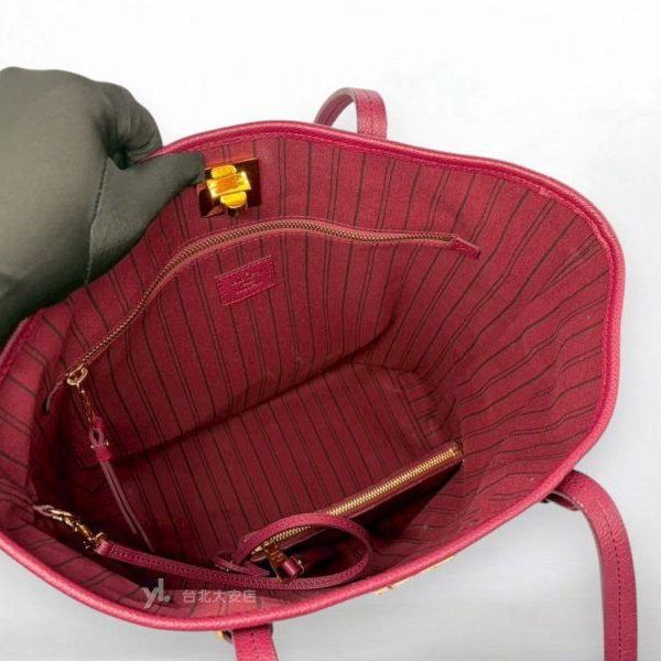 A13186-LV Citadine 紫紅色牛皮壓紋金釦直立肩背托特包 M94049-4
