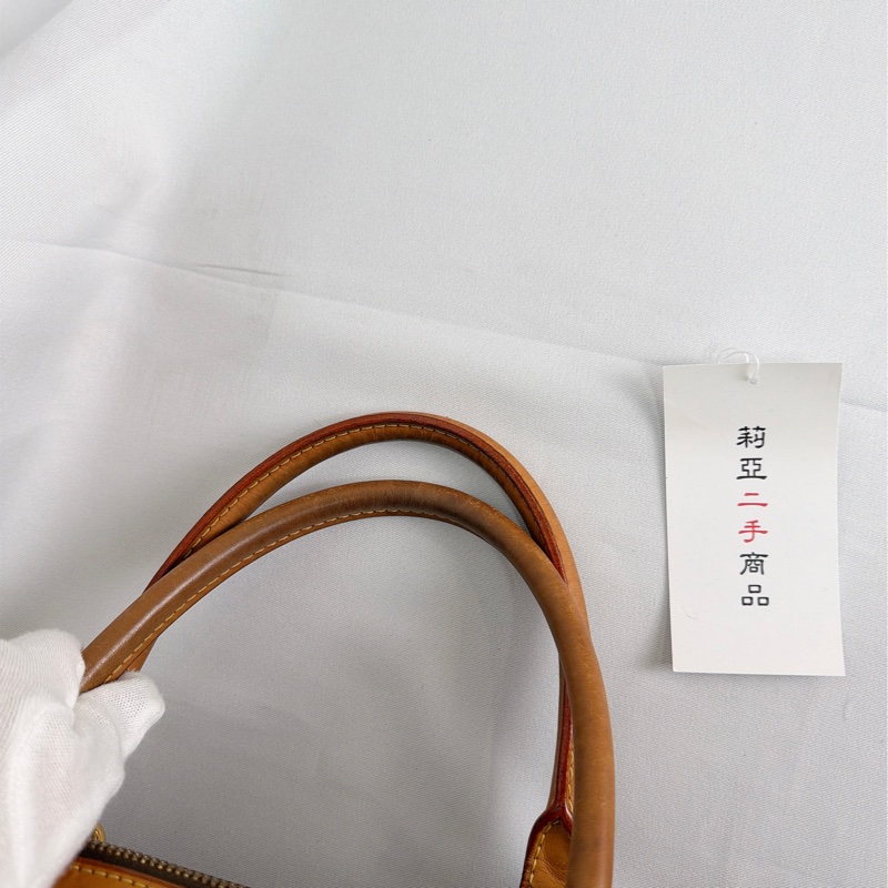 莉亞精品♡ LV 水餃手提包 二手-9