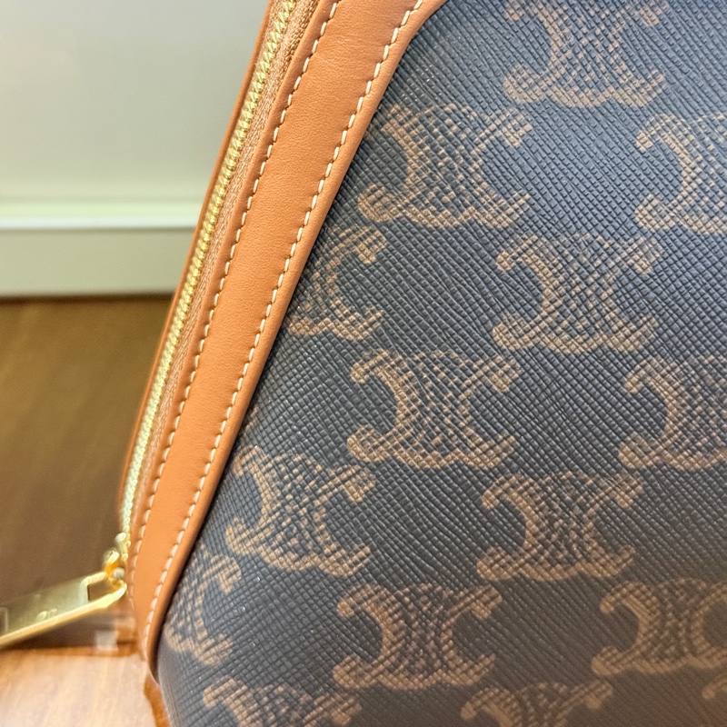 未使用美品🏅CELINE 防潑水 經典凱旋門 化妝包-27