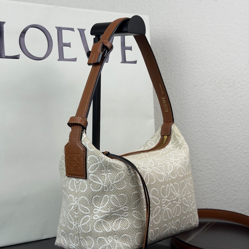 LOEWE 羅意威 Cubi 小號米白老花飯盒包  21年編碼-2