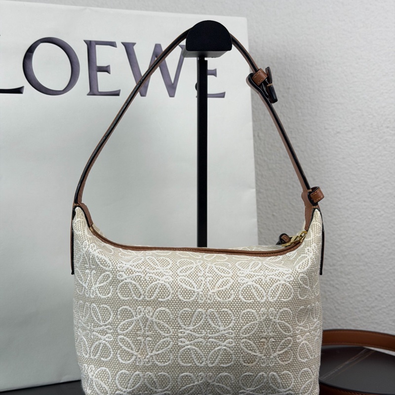 LOEWE 羅意威 Cubi 小號米白老花飯盒包  21年編碼-4