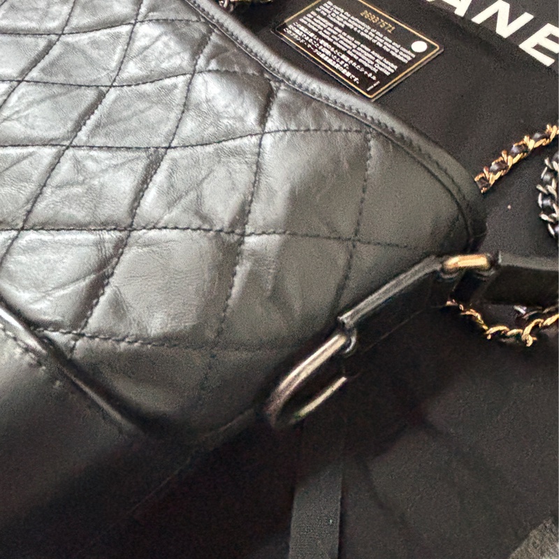 Chanel 小號黑色流浪包-1