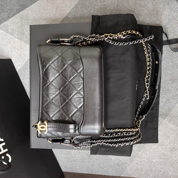Chanel 小號黑色流浪包-7