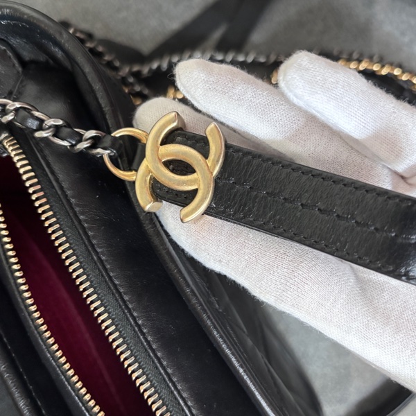 Chanel 小號黑色流浪包-13