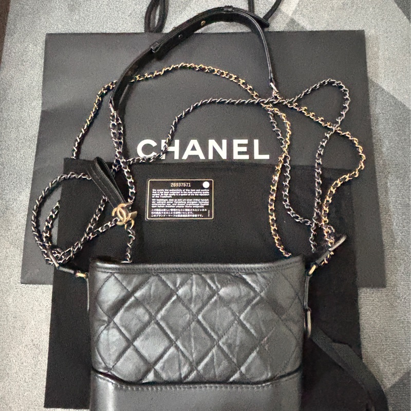 Chanel 小號黑色流浪包-14