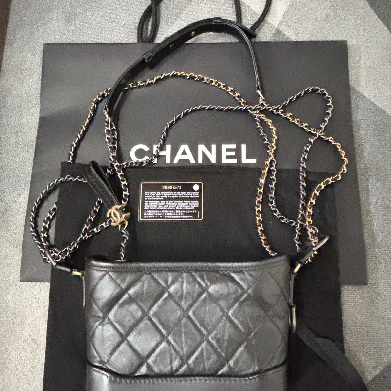 Chanel 小號黑色流浪包-16
