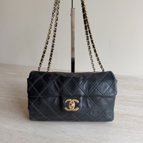 Chanel香奈兒黑金牛皮菱格紋單肩包+17開 底長24cm