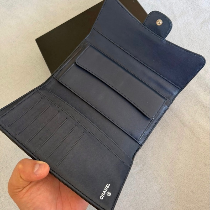 CHANEL 黑銀荔枝牛皮長夾-11