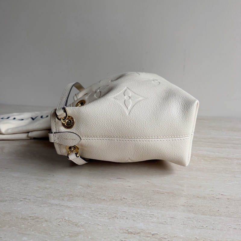 Louis Vuitton路易威登Summer Bundle米色壓紋牛皮單肩包+芯片 底長28cm-4