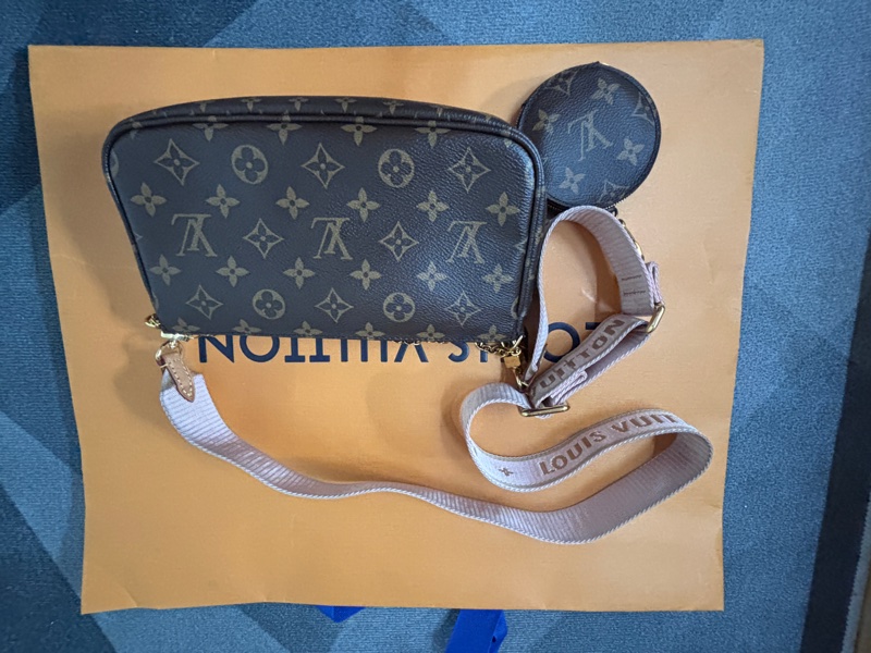 LOUIS VUITTON 五合一粉色背帶（芯片款）-7