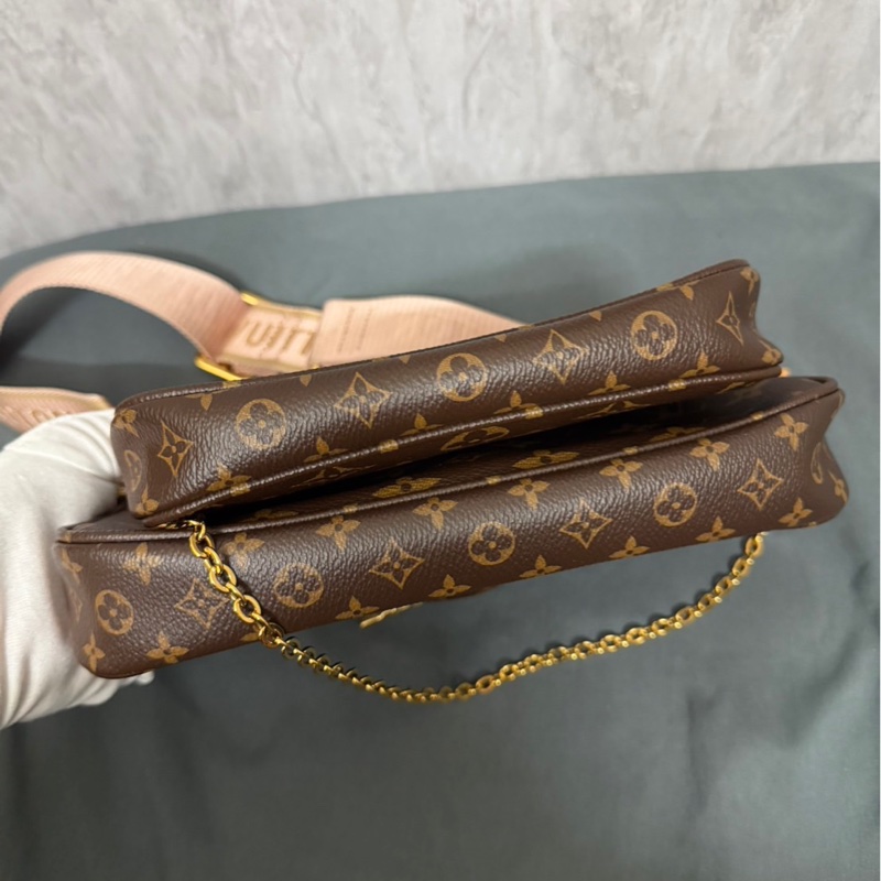 LOUIS VUITTON 五合一粉色背帶（芯片款）-16