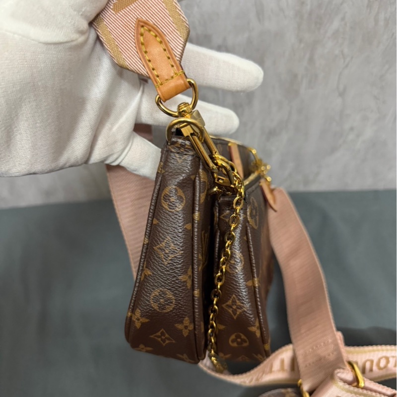 LOUIS VUITTON 五合一粉色背帶（芯片款）-17