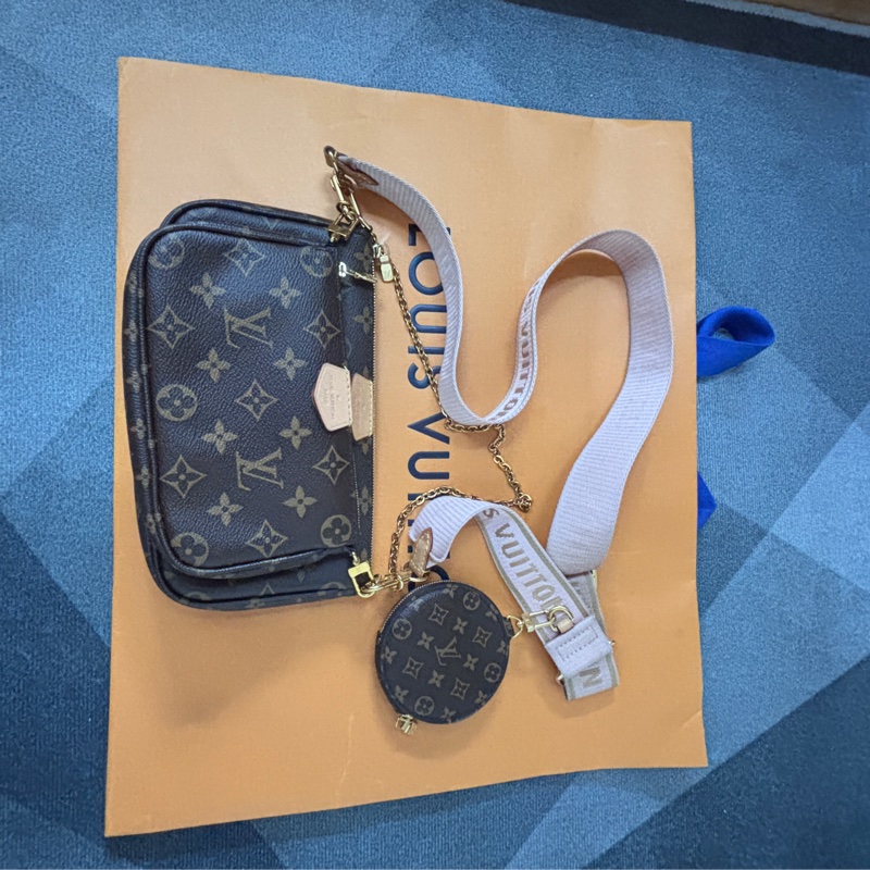 LOUIS VUITTON 五合一粉色背帶（芯片款）-18