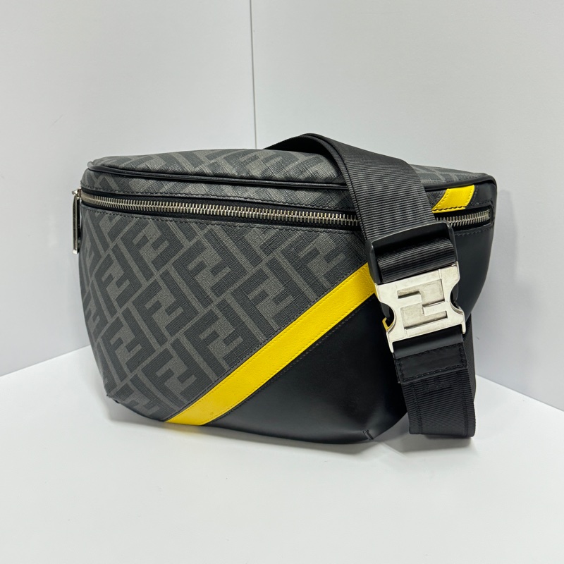 【近全新🆕】 FENDI 經典老花 胸包/斜跨包 專櫃新款🎁-0