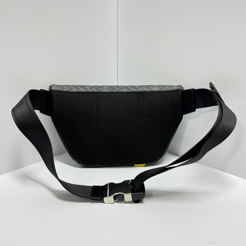 【近全新🆕】 FENDI 經典老花 胸包/斜跨包 專櫃新款🎁-1